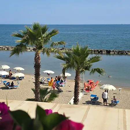 Filoverde Vicino Il Coni E Il Mare